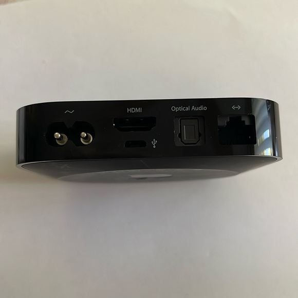 Apple TV.3rd Generation Media Streamer A1469 with Remote & Box (No Power Cord) - Picture 3 of 11